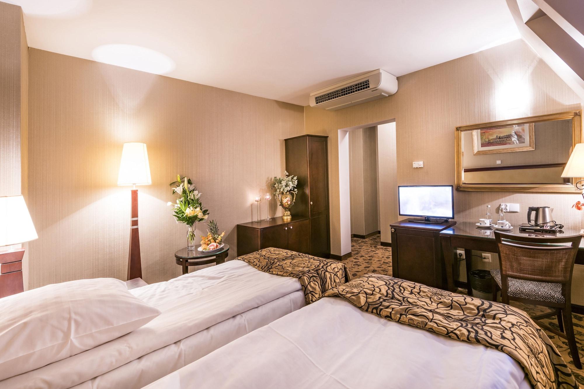 Great Polonia Krakow Kazimierz Aparthotel Bagian luar foto