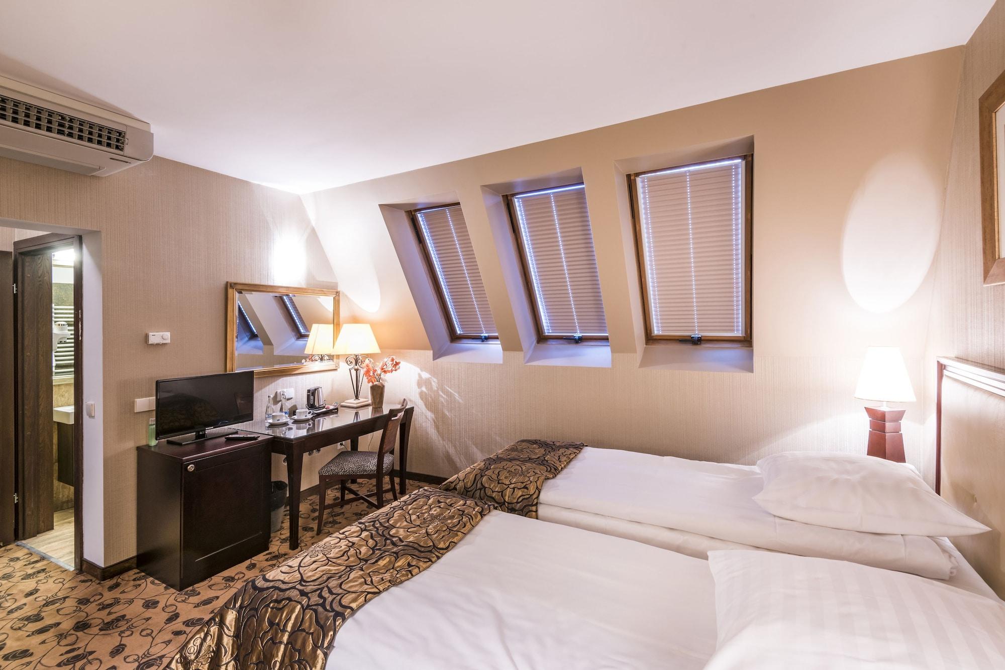 Great Polonia Krakow Kazimierz Aparthotel Bagian luar foto