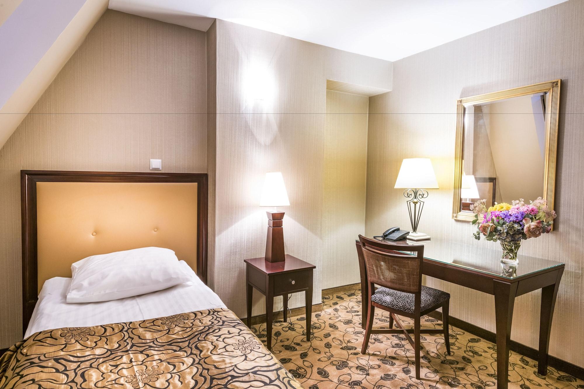Great Polonia Krakow Kazimierz Aparthotel Bagian luar foto