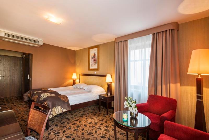 Great Polonia Krakow Kazimierz Aparthotel Bagian luar foto
