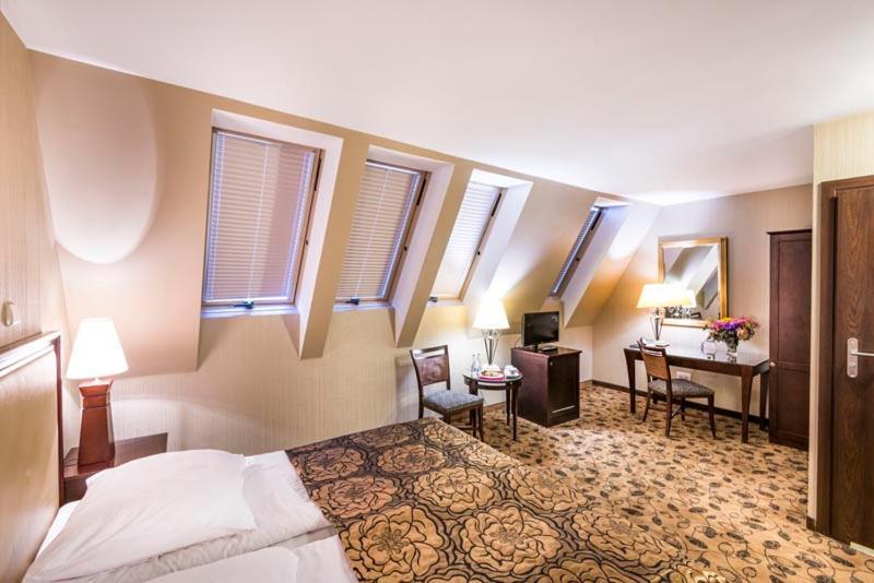 Great Polonia Krakow Kazimierz Aparthotel Bagian luar foto